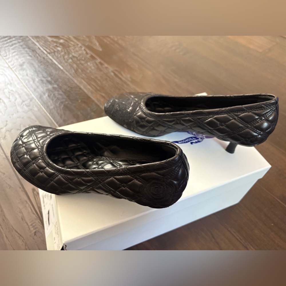 Burberry Black Quilted Kitten Heel Pumps size 37 (new w/box) - Picture 4 of 9